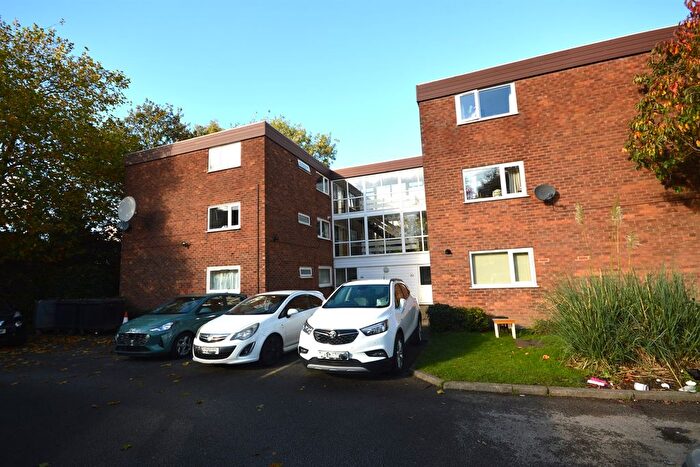 2 Bedroom Flat For Sale In Norris Hill Drive, Heaton Norris, SK4