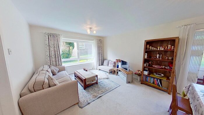 2 Bedroom Flat To Rent In Grosvenor Park Gardens, Woodhouse, Leeds, West Yorkshire, LS6