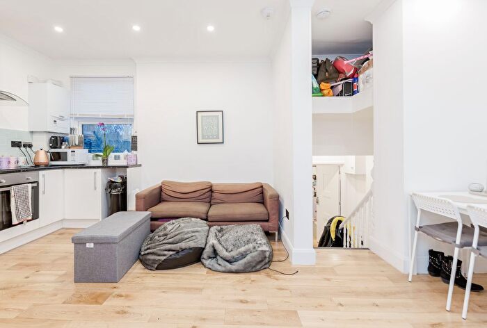 3 Bedroom Flat To Rent In Leopold Road, Wimbledon, SW19