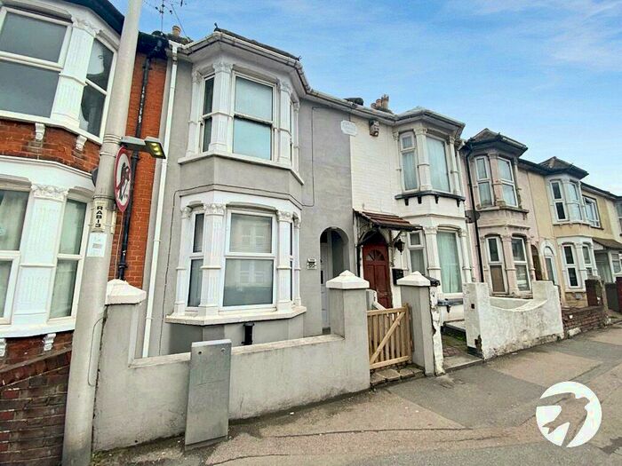 3 Bedroom Terraced House To Rent In Rainham Road, Gillingham, Kent, ME7