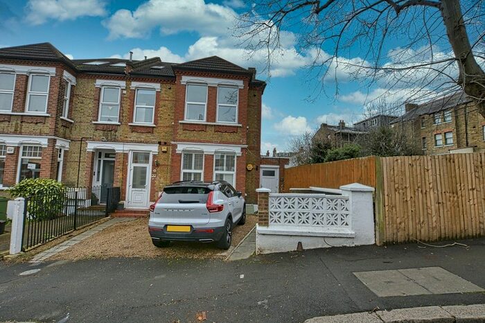 2 Bedroom Flat To Rent In Flat A, St. Julians Farm Road, London, SE27