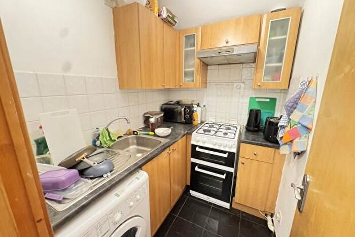 2 Bedroom Flat To Rent In Diana Street Cardiff, CF24