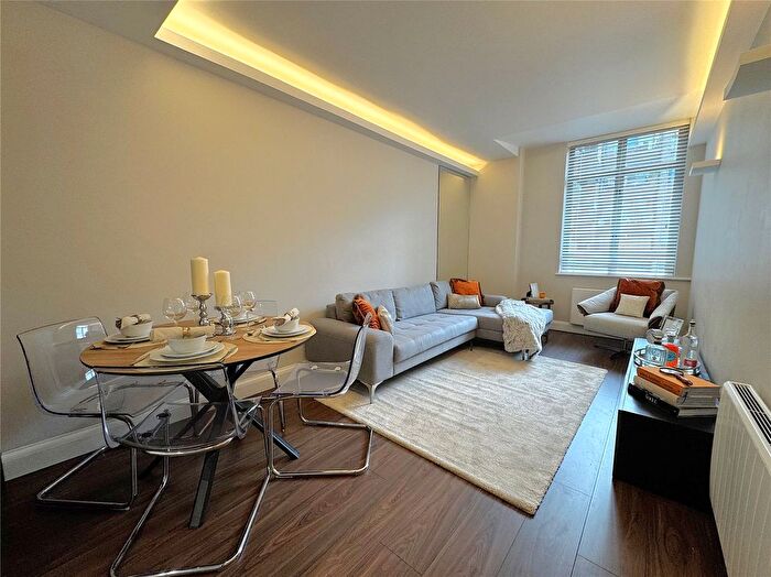 1 Bedroom Flat To Rent In City Road, Islington, London, EC1V