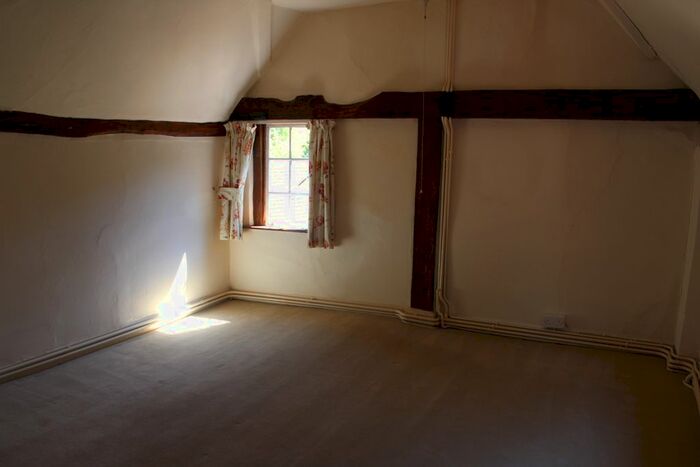 5 Bedroom Farmhouse To Rent In Knowle Lane, Cranleigh, GU6