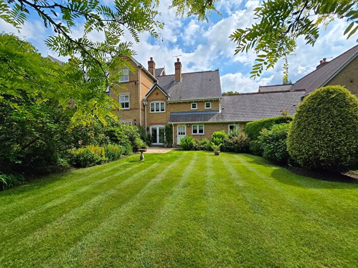 3 Bedroom Semi-Detached House For Sale In Groby Road, Bowdon, WA14