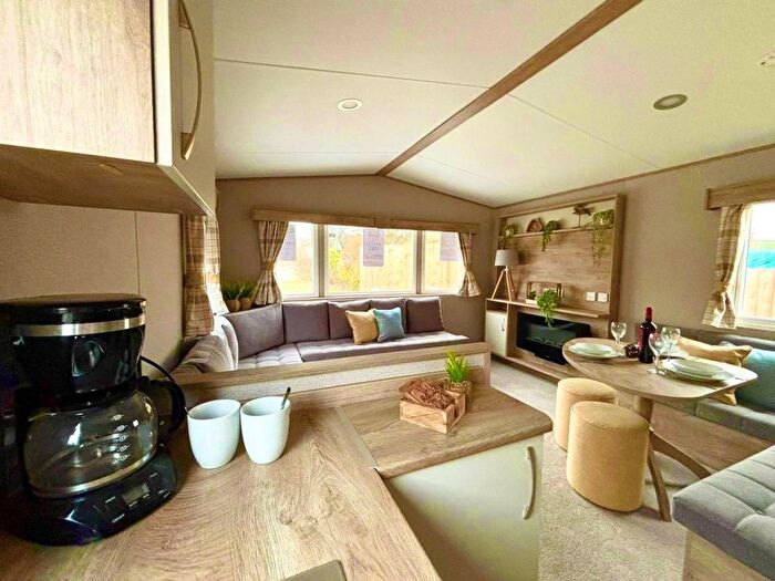 2 Bedroom Mobile/park Home For Sale In Bridgerule, Holsworthy, EX22