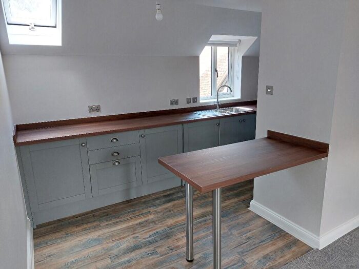 2 Bedroom Flat For Sale In Cherry Grove, Hungerford, Berkshire, RG17