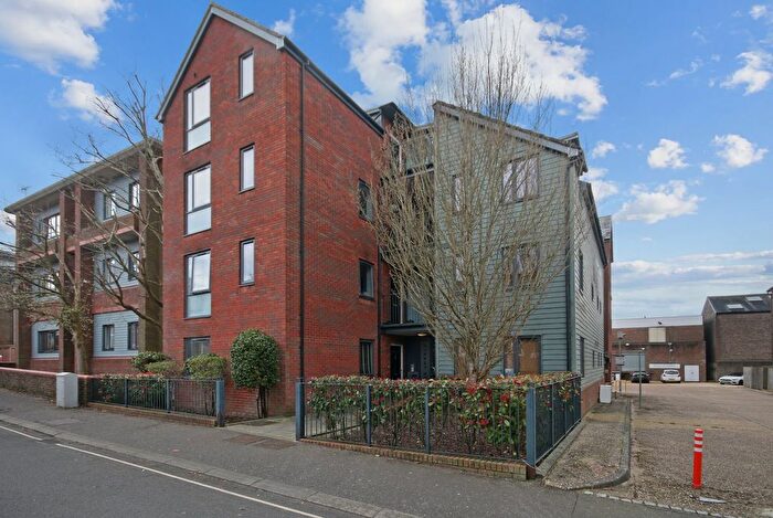 2 Bedroom Flat For Sale In Cantelupe Road, East Grinstead, RH19