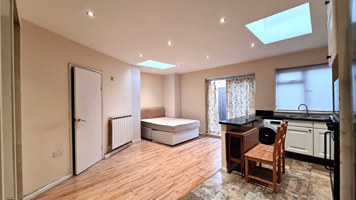 1 Bedroom Studio To Rent In Alderwick Drive, Hounslow, TW3