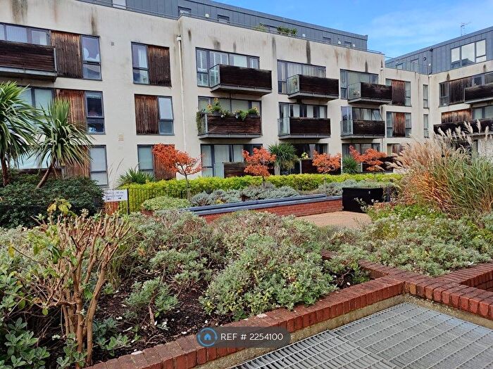 2 Bedroom Flat To Rent In Southdown House, Hove, BN3