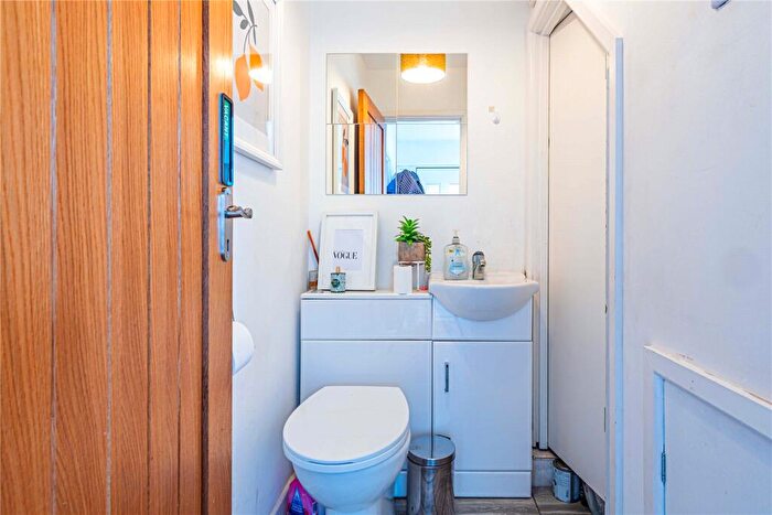 3 Bedroom Terraced House For Sale In Spring Lane, Warners End, Hemel Hempstead, Hertfordshire, HP1