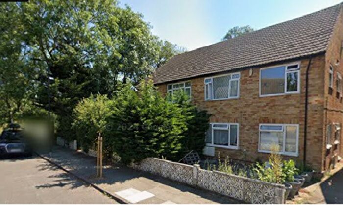 2 Bedroom Maisonette To Rent In Gulliver Close, Northolt, UB5