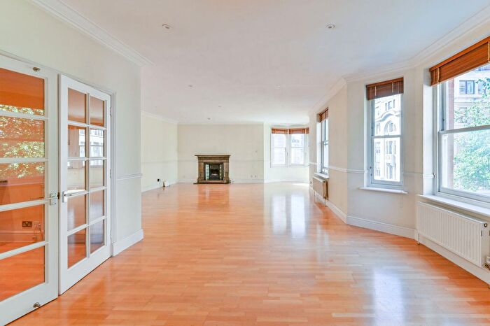 3 Bedroom Flat For Sale In York House, Marylebone, London, W1T