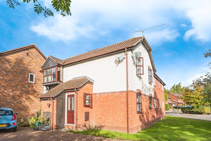 2 Bedroom Maisonette For Sale In Crawshaw Road, KT16
