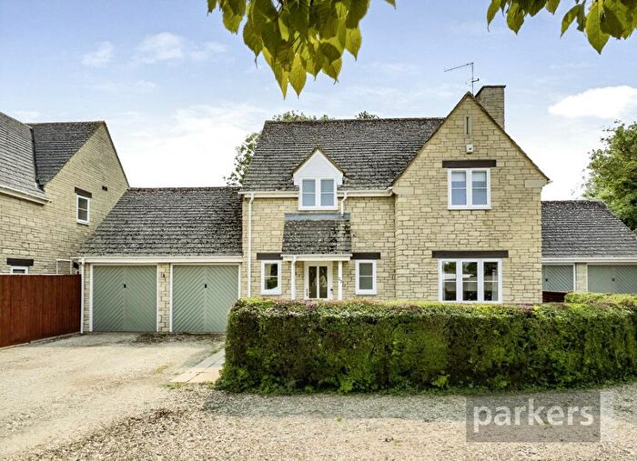 4 Bedroom Detached House For Sale In Littlebrook Meadow, Shipton-under-Wychwood, Chipping Norton, OX7