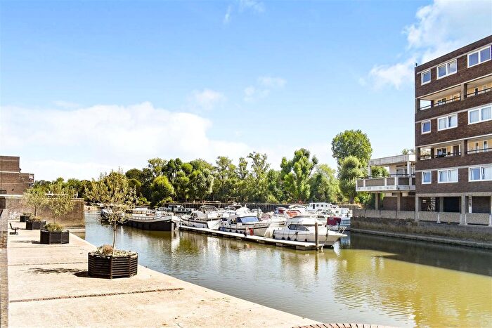2 Bedroom Flat To Rent In Brentford Dock, Brentford, TW8