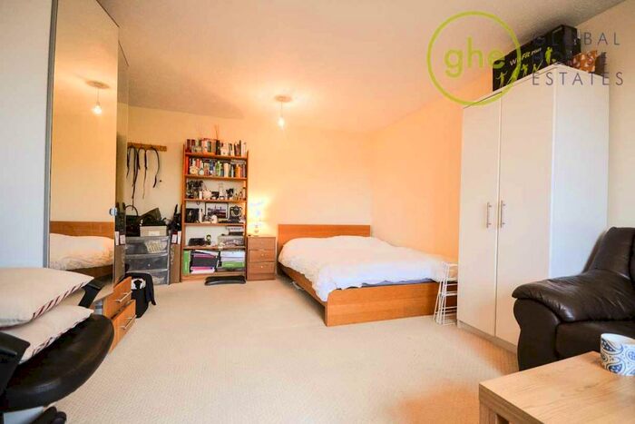 Studio To Rent In Telegraph Place, Isle Of Dogs, London, E14