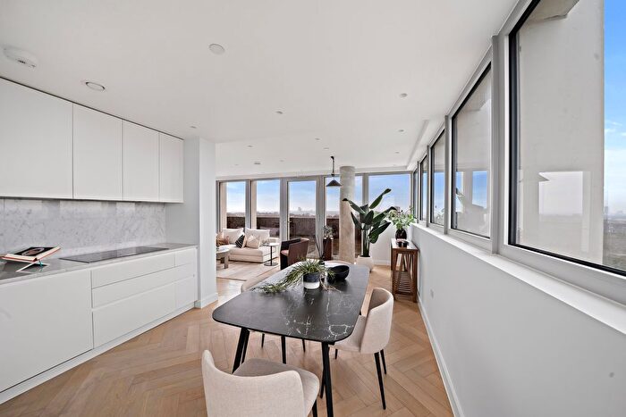 3 Bedroom Flat To Rent In Maple Path, London, E5