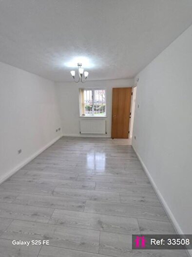 2 Bedroom Apartment To Rent In Sheader Drive, Salford, M5