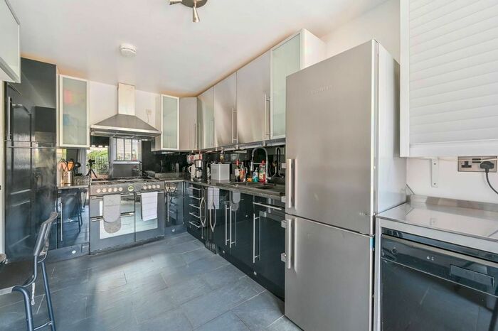 2 Bedroom Property To Rent In Benson Quay, Wapping, London, E1W