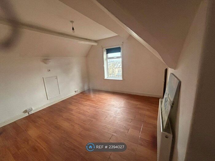 2 Bedroom Flat To Rent In Bradford Road Shipley, Shipley, BD18
