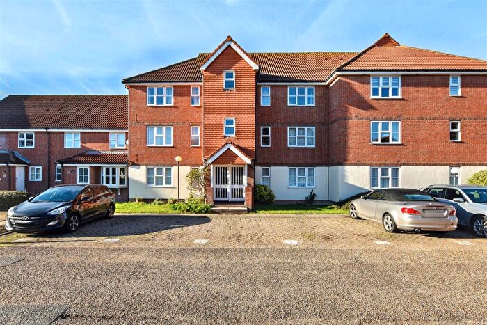 2 Bedroom Flat For Sale In Falmouth Close, Eastbourne, BN23
