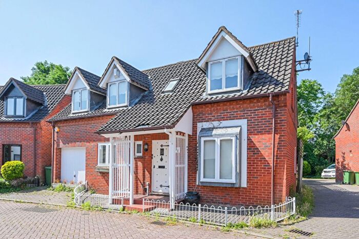 3 Bedroom Detached House For Sale In Juniper Lane, Beckton, London, E6