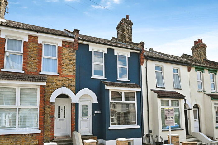 3 Bedroom Terraced House For Sale In Gordon Road, Rochester, ME2