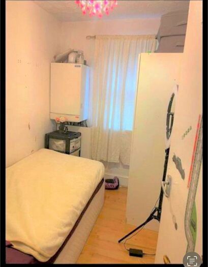 Property To Rent In De Vere Gardens, Cranbrook, Ilford, IG1