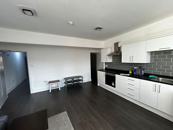 2 Bedroom Flat To Rent In Bearwood Road, Smethwick, B66