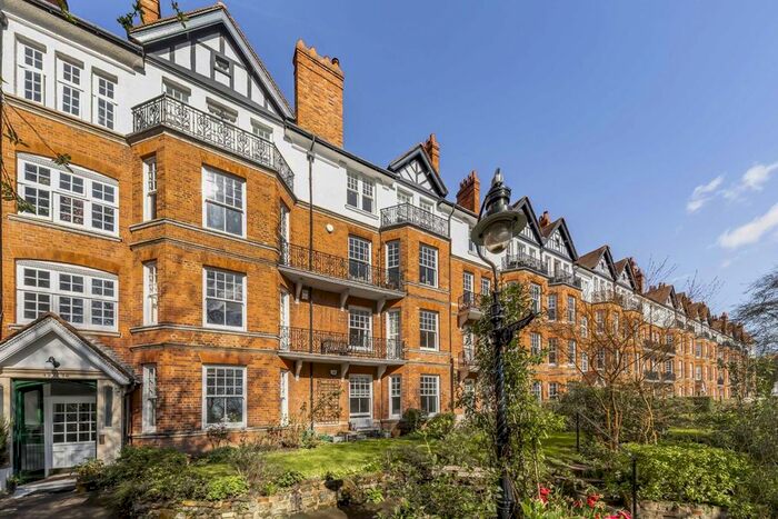 3 Bedroom Flat To Rent In Highgate West Hill, London, N6