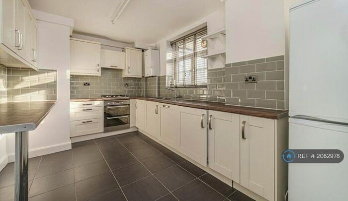 2 Bedroom Flat To Rent In Bramham House, London, SE22
