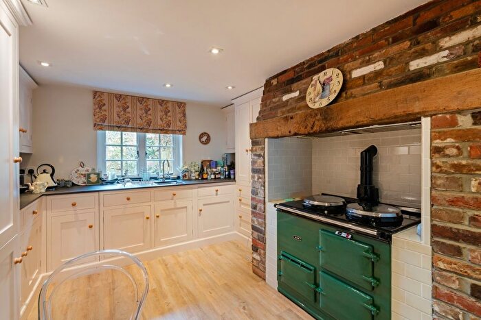 2 Bedroom Cottage To Rent In High Street, Mayfield, TN20