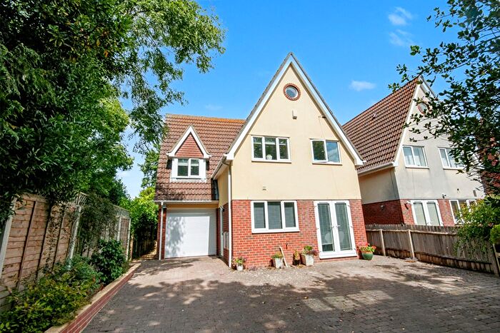 4 Bedroom Detached House For Sale In George Road, Milford-On-Sea, SO41