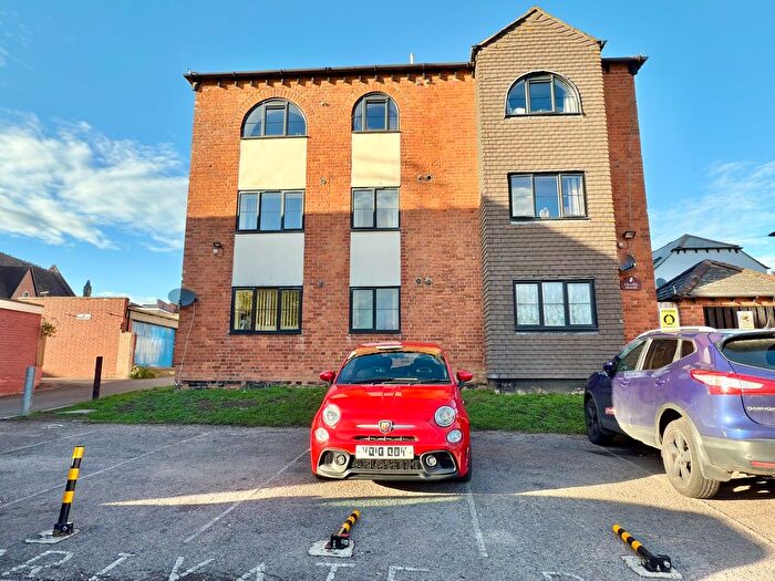 2 Bedroom Flat For Sale In Swilgate Road, Tewkesbury, GL20