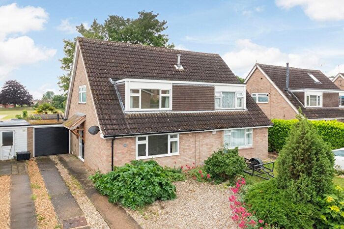 3 Bedroom Semi-Detached House For Sale In Tower Close, Marcham, OX13