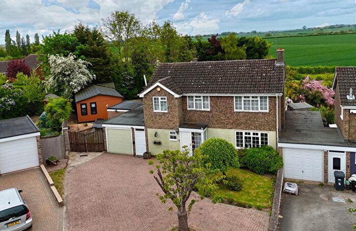 4 Bedroom Detached House For Sale In Yeomans Close, Catworth, Huntingdon, PE28