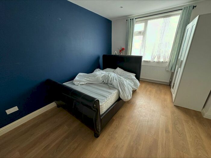 2 Bedroom Flat To Rent In Lodge Road, Croydon, CR0