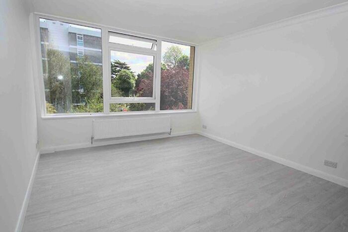 2 Bedroom Flat To Rent In Keswick Road, London, SW15
