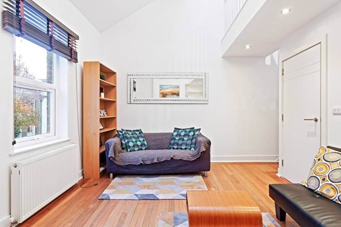 2 Bedroom Flat To Rent In Pellant Road, London, SW6