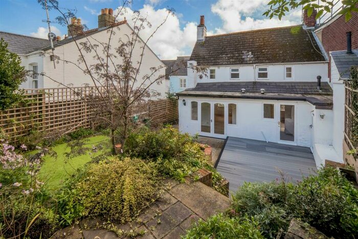 4 Bedroom Cottage To Rent In Cowes, Isle Of Wight, PO31