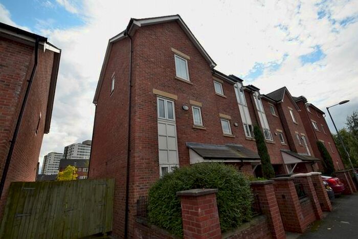4 Bedroom Town House To Rent In Bankwell St, Hulme, Manchester, Manchester M15