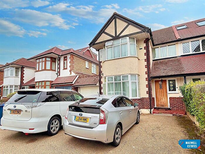 3 Bedroom Semi Detached House For Sale In Broadfields Avenue, Edgware, HA8