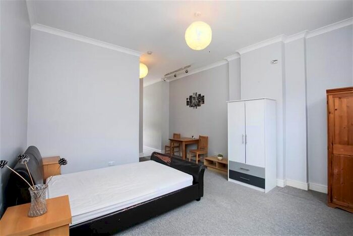 Studio To Rent In The Burroughs, Hendon, NW4