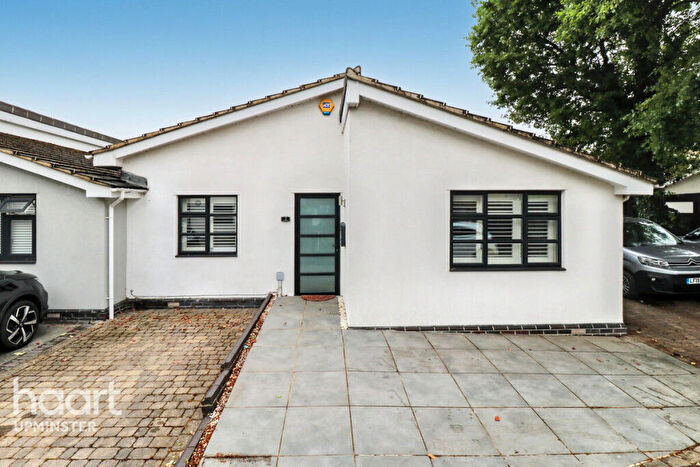 2 Bedroom Bungalow For Sale In Camellia Close, Brentwood, CM13