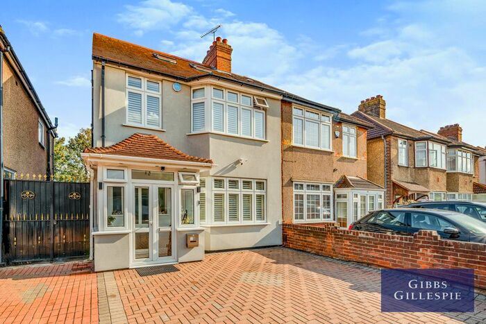 Studio To Rent In The Drive, Isleworth, TW7