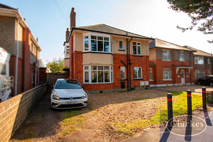2 Bedroom Flat For Sale In Victoria Park Road, Bournemouth, Dorset, BH9