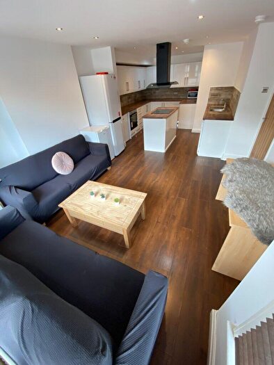 7 Bedroom Semi Detached House To Rent In Headingley Mount, Headingley, Leeds, LS6