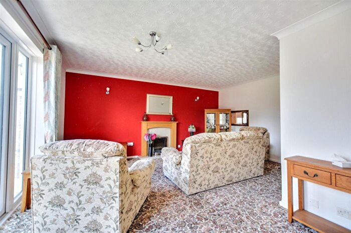 2 Bedroom Detached Bungalow For Sale In Moorsholm Drive, Wollaton, Nottingham, NG8