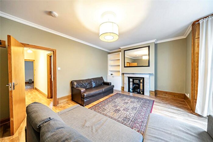 2 Bedroom Flat To Rent In Caedmon Road, Holloway, London, N7